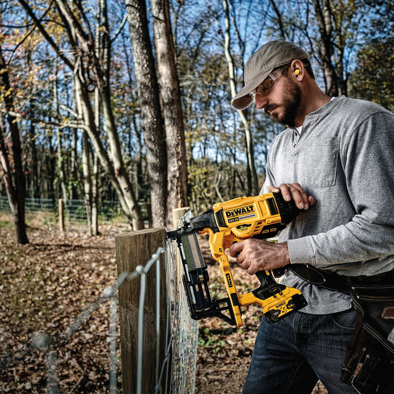 Dewalt Dewalt DCFS950N 18V XR Brushless Fencing Stapler (Body Only) DCFS950N-XJ