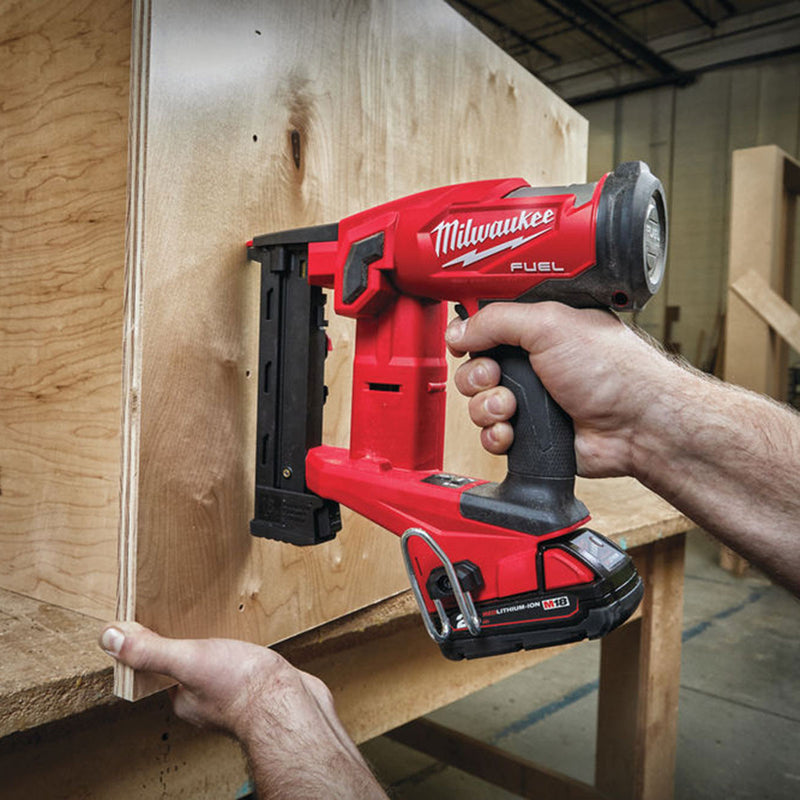 Milwaukee Milwaukee M18 FUEL FNCS18GS-202X Brushless Narrow Crown Stapler (2 x 2.0Ah Batteries) 4933471941