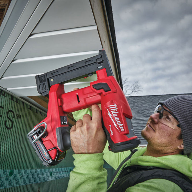 Milwaukee Milwaukee M18 FUEL FNCS18GS-202X Brushless Narrow Crown Stapler (2 x 2.0Ah Batteries) 4933471941